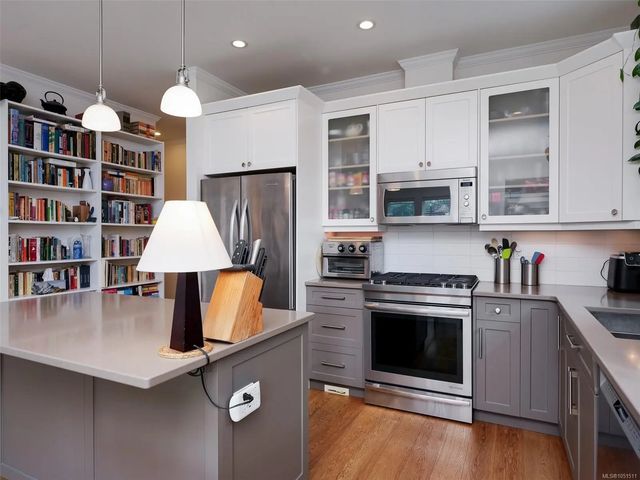 5 of 35 - 7045 Wallace Dr A, Central Saanich, BC