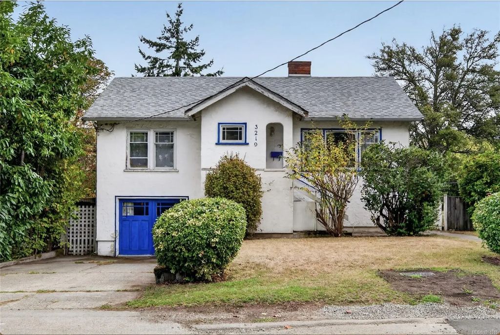 3219 Rutledge St, Saanich