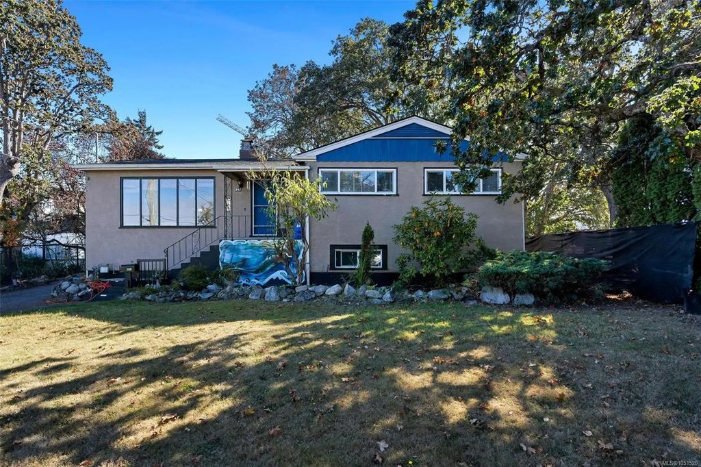 847 Old Esquimalt Rd, Esquimalt