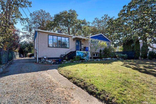 3 of 54 - 847 Old Esquimalt Rd, Esquimalt, BC