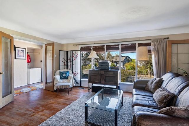 5 of 54 - 847 Old Esquimalt Rd, Esquimalt, BC