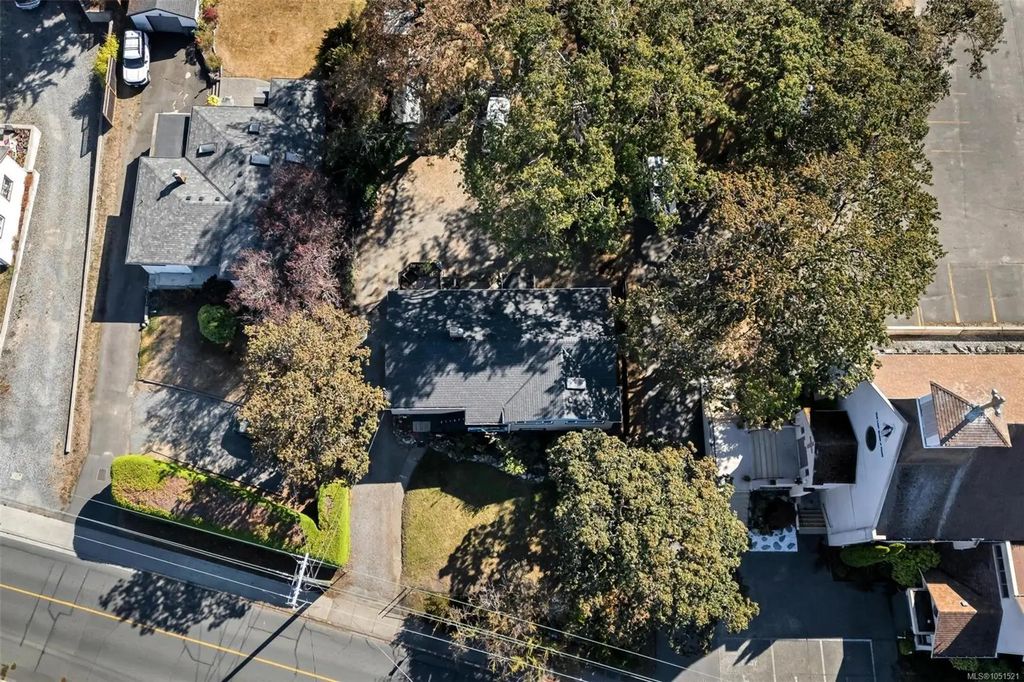 847 Old Esquimalt Rd, Esquimalt
