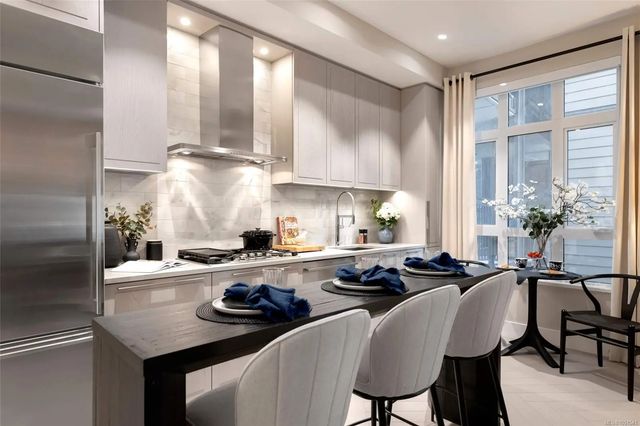 3 of 16 - 427 Lampson St 211, Esquimalt, BC