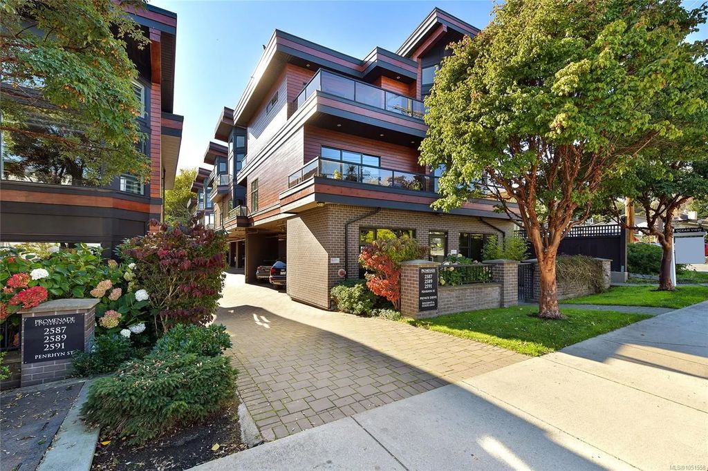 2589 Penrhyn St 206, Saanich