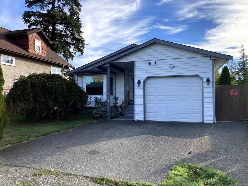 702 Hamilton Ave, Nanaimo
