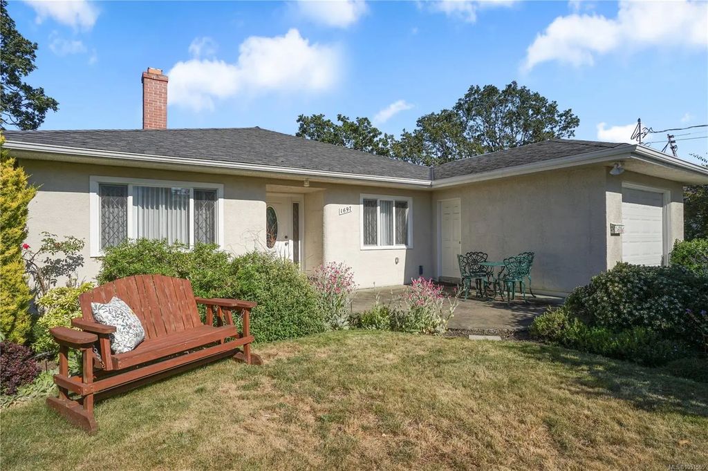 1697 Yale St, Oak Bay
