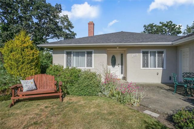 2 of 39 - 1697 Yale St, Oak Bay, BC