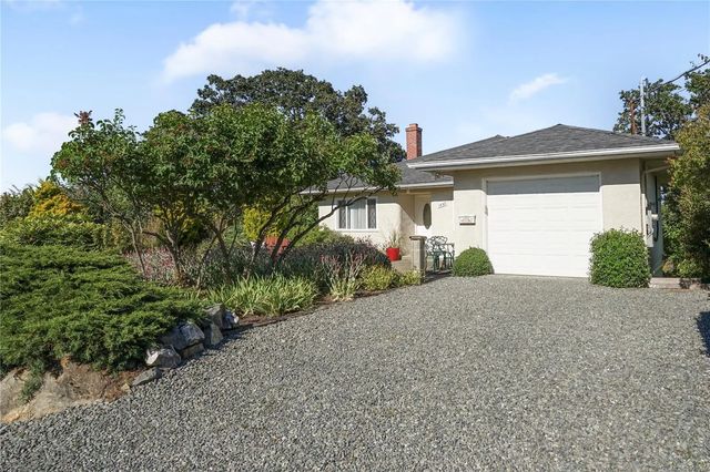 5 of 39 - 1697 Yale St, Oak Bay, BC