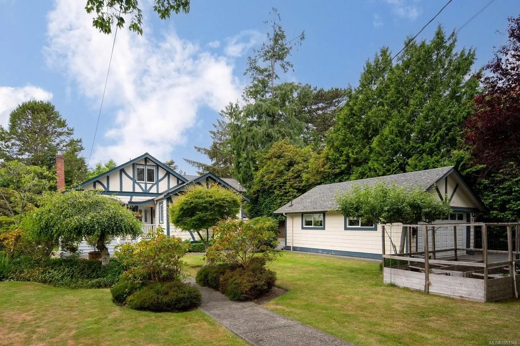 1036 Deal St, Oak Bay