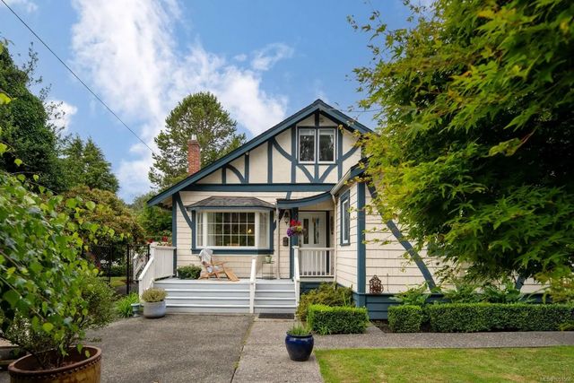 2 of 45 - 1036 Deal St, Oak Bay, BC