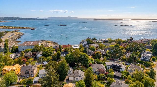 3 of 45 - 1036 Deal St, Oak Bay, BC