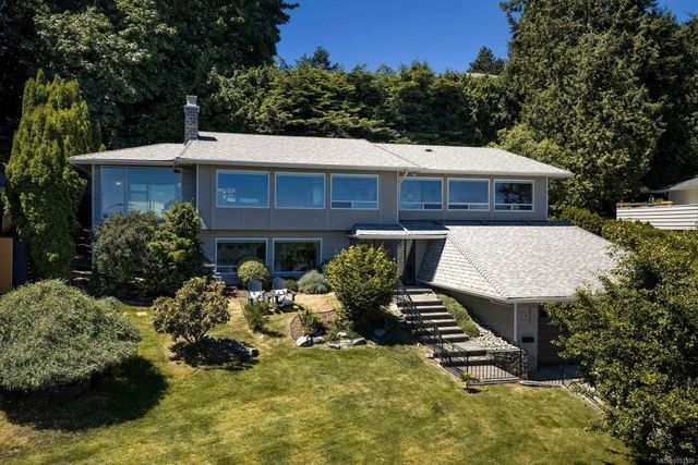 2 of 41 - 5254 Westover Pl, Saanich, BC