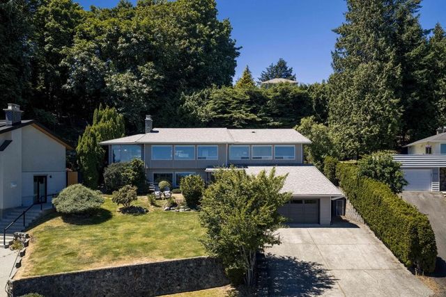 3 of 41 - 5254 Westover Pl, Saanich, BC
