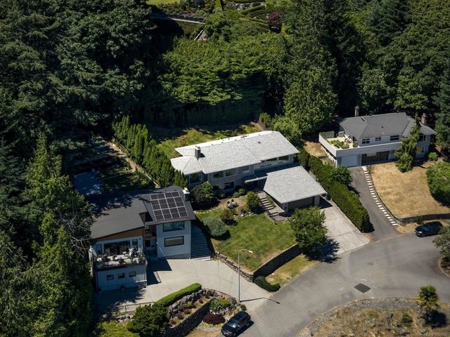 4 of 41 - 5254 Westover Pl, Saanich, BC