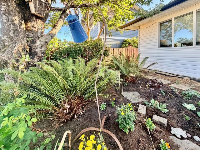 2 of 23 - 940 5th Ave, Ladysmith, BC