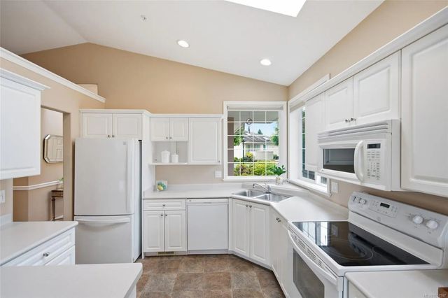 4 of 34 - 6154 Saturna Ave, Nanaimo, BC