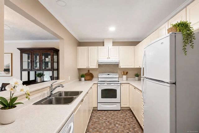 4 of 24 - 2245 James White Blvd 334, Sidney, BC