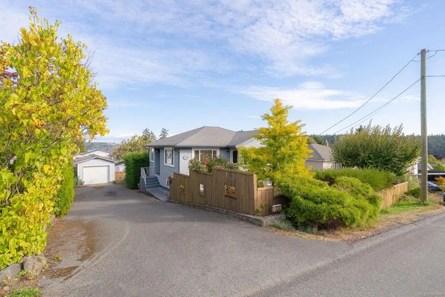 2 of 49 - 630 Chestnut St, Nanaimo, BC
