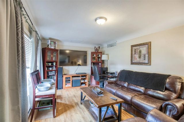 2 of 39 - 543 Bradley St, Nanaimo, BC