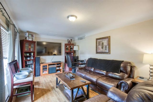 3 of 39 - 543 Bradley St, Nanaimo, BC