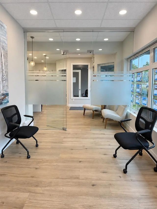 3 of 5 - 2510 Bevan Ave 14, Sidney, BC