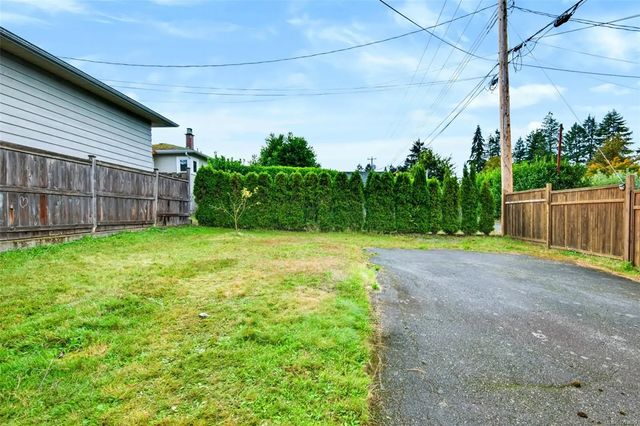 2 of 21 - 4954 Maitland St, Port Alberni, BC