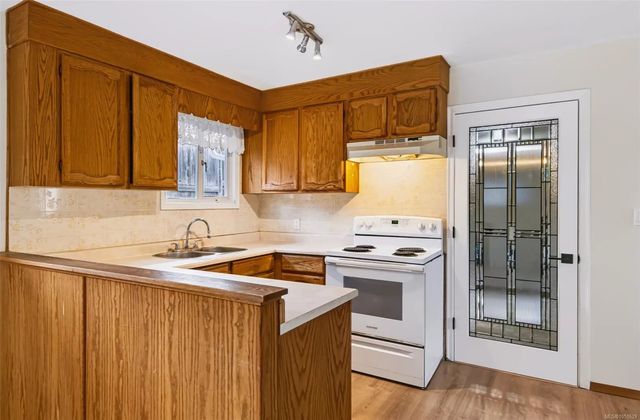 5 of 21 - 4954 Maitland St, Port Alberni, BC