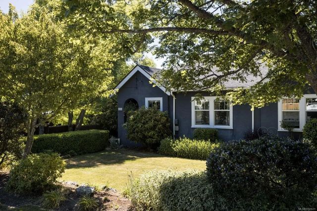 2 of 32 - 3110 Frechette St, Saanich, BC