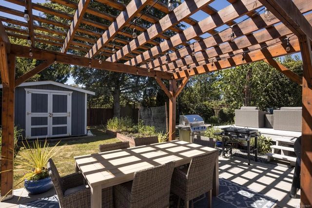 4 of 32 - 3110 Frechette St, Saanich, BC