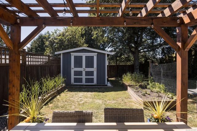 5 of 32 - 3110 Frechette St, Saanich, BC