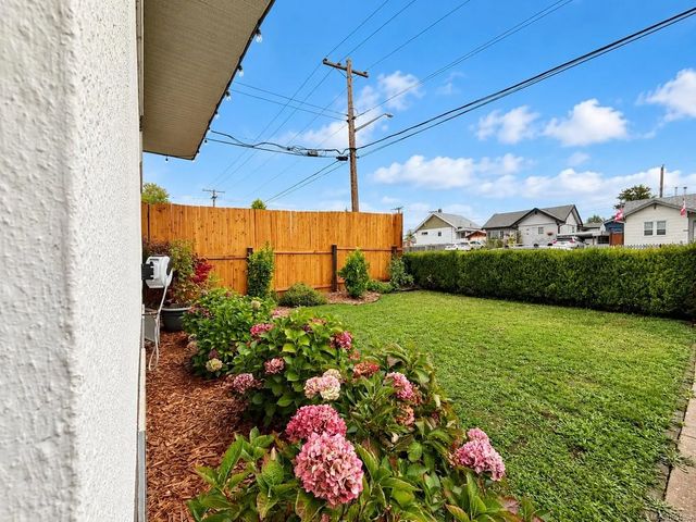 2 of 32 - 3586 10th Ave, Port Alberni, BC