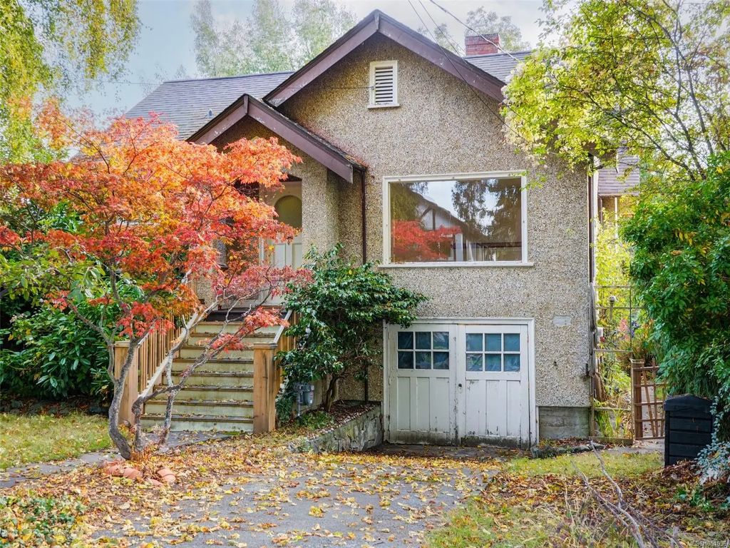 667 St. Patrick St, Oak Bay