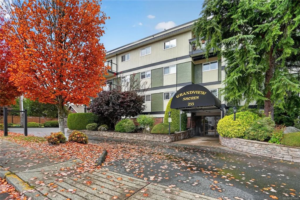 255 Hirst Ave W 202, Parksville