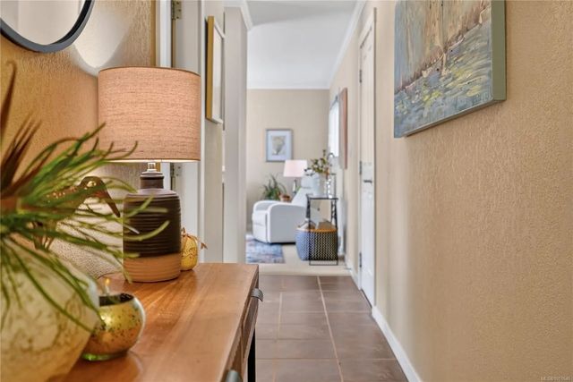 2 of 37 - 255 Hirst Ave W 202, Parksville, BC