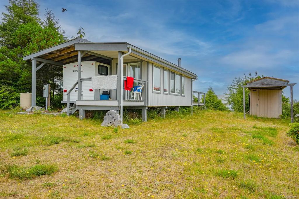 1098 Sixth Ave, Ucluelet