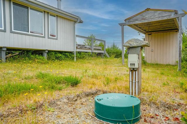 2 of 18 - 1098 Sixth Ave, Ucluelet, BC
