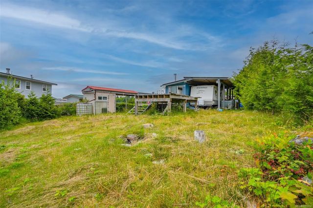 3 of 18 - 1098 Sixth Ave, Ucluelet, BC