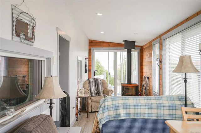 4 of 18 - 1098 Sixth Ave, Ucluelet, BC