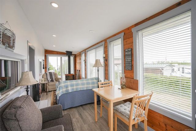 5 of 18 - 1098 Sixth Ave, Ucluelet, BC