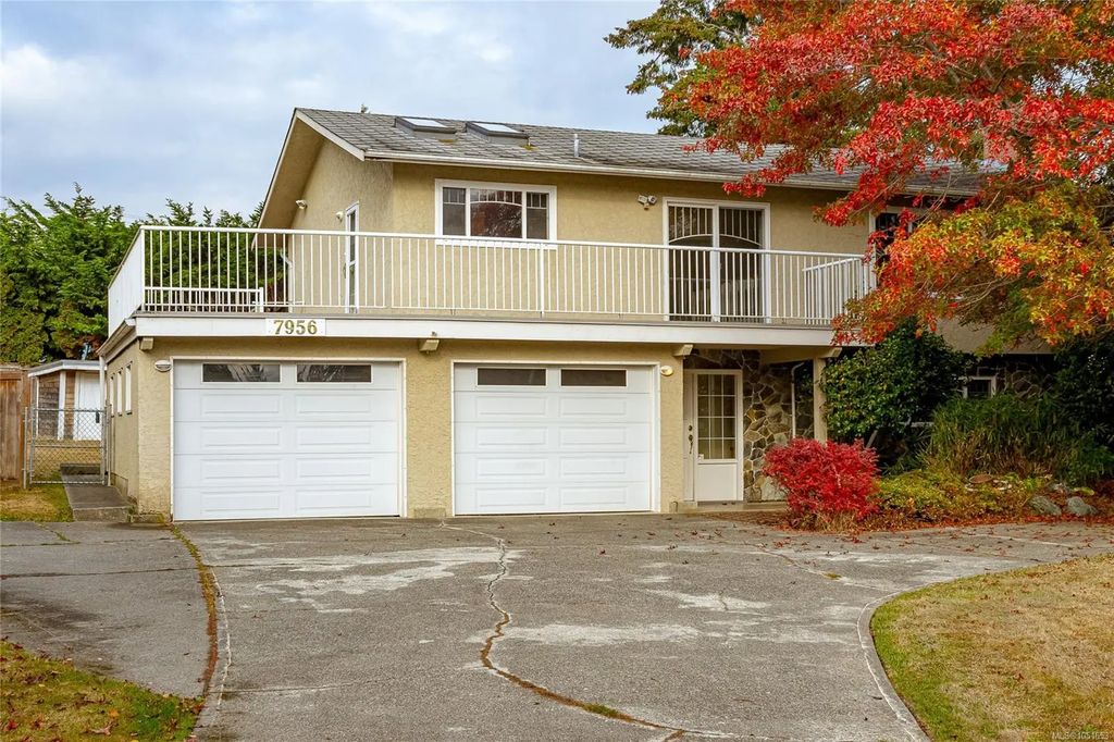 7956 Arthur Dr, Central Saanich