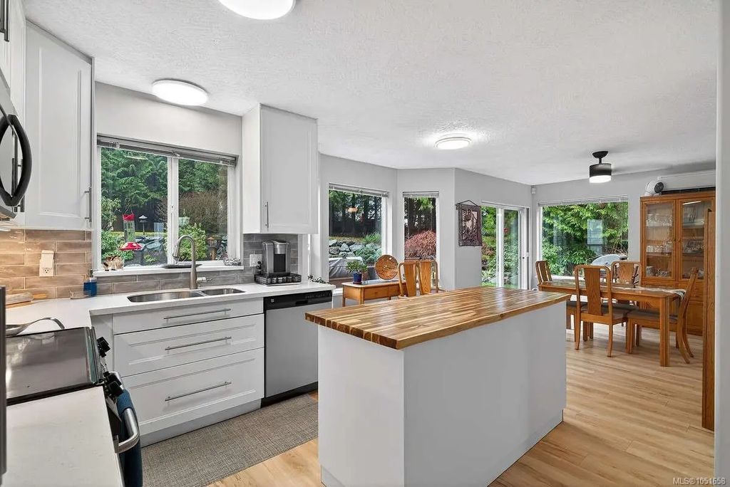 1136 Corcan Rd, Qualicum Beach