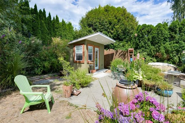 5 of 71 - 3832 Pitcombe Pl, Saanich, BC