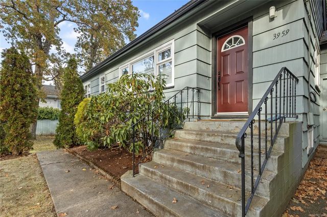 2 of 42 - 3959 Cedar Hill Cross Rd, Saanich, BC