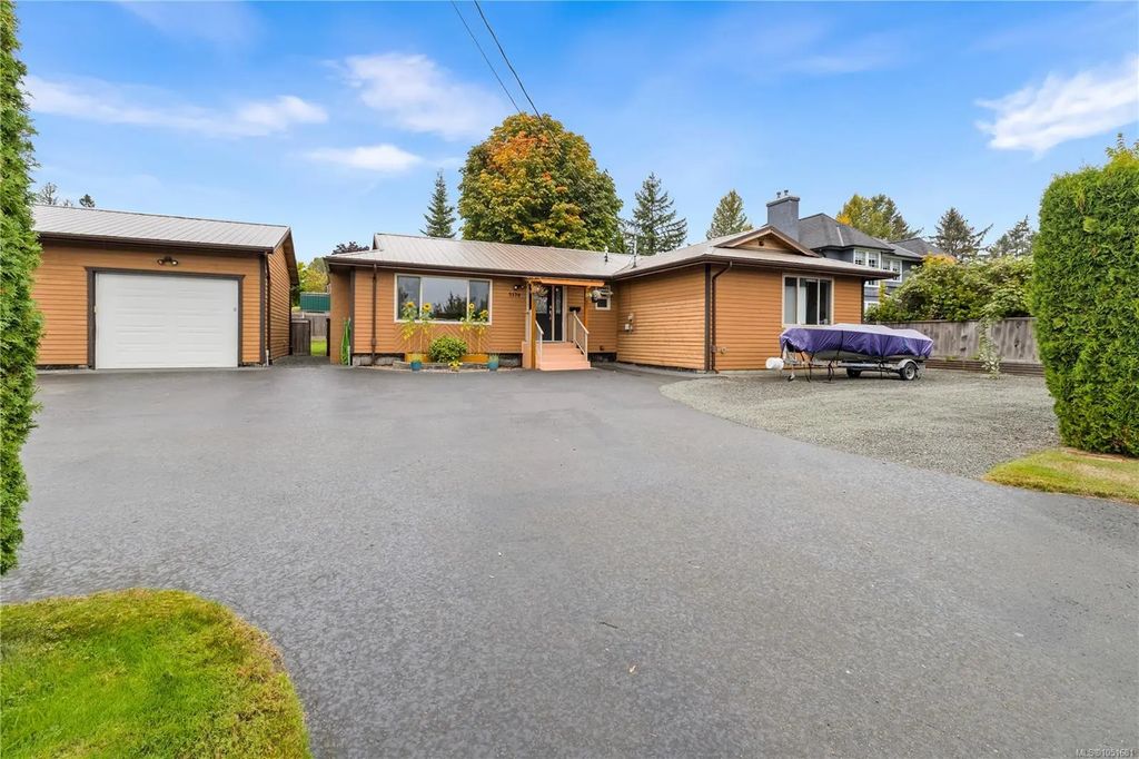 2170 Alder St S, Campbell River