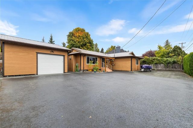 3 of 34 - 2170 Alder St S, Campbell River, BC