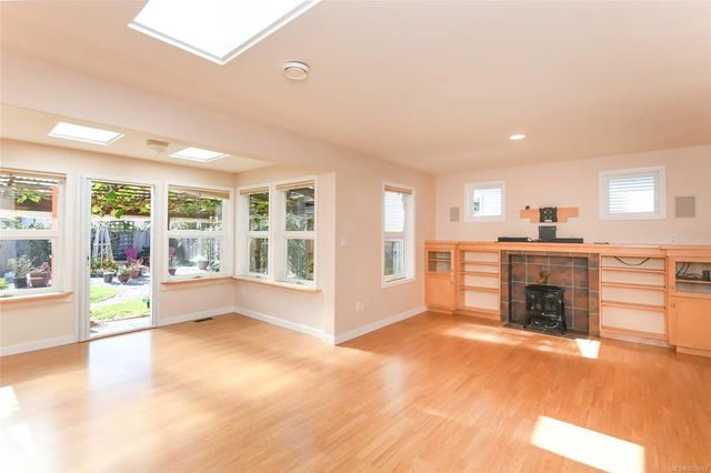 4 of 39 - 2849 Penrith Ave, Cumberland, BC