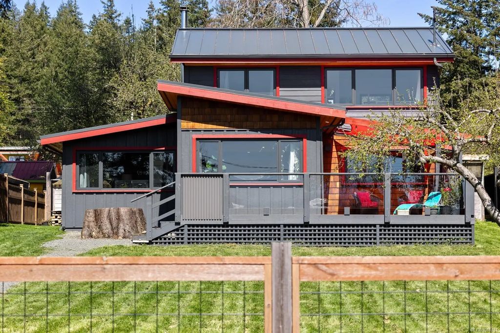 1304 Midden Rd, Comox
