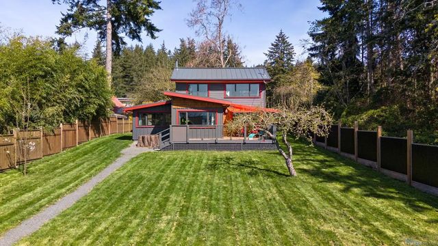 2 of 57 - 1304 Midden Rd, Comox, BC