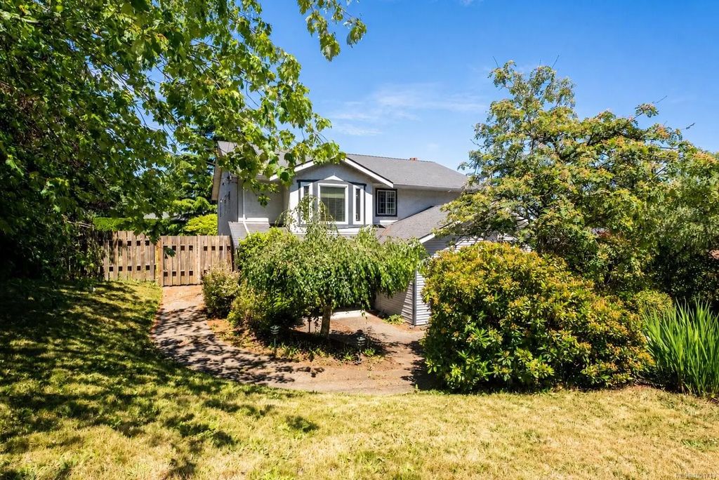 2162 Stelly's Cross Rd, Central Saanich