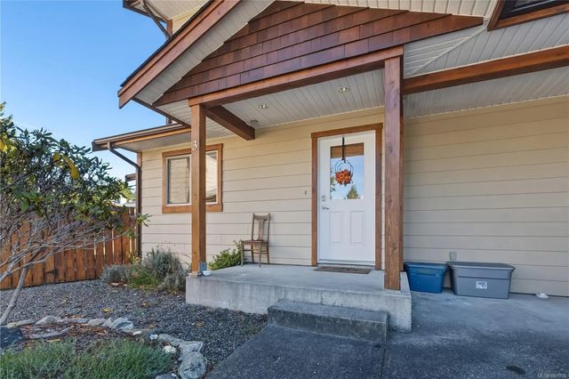 2 of 30 - 1626 Holly Cres 3, Ucluelet, BC